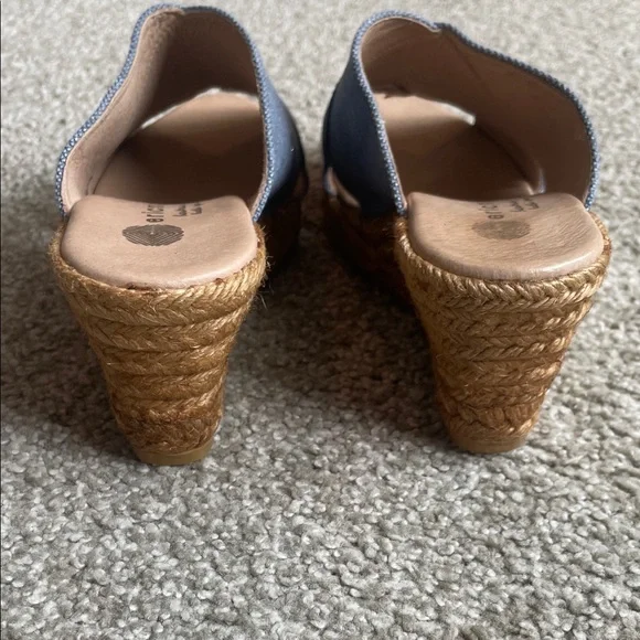 Eric Michael Denim Shimmer Blue Wedge Sandals - Size 39 (8) - Picture 4 of 8